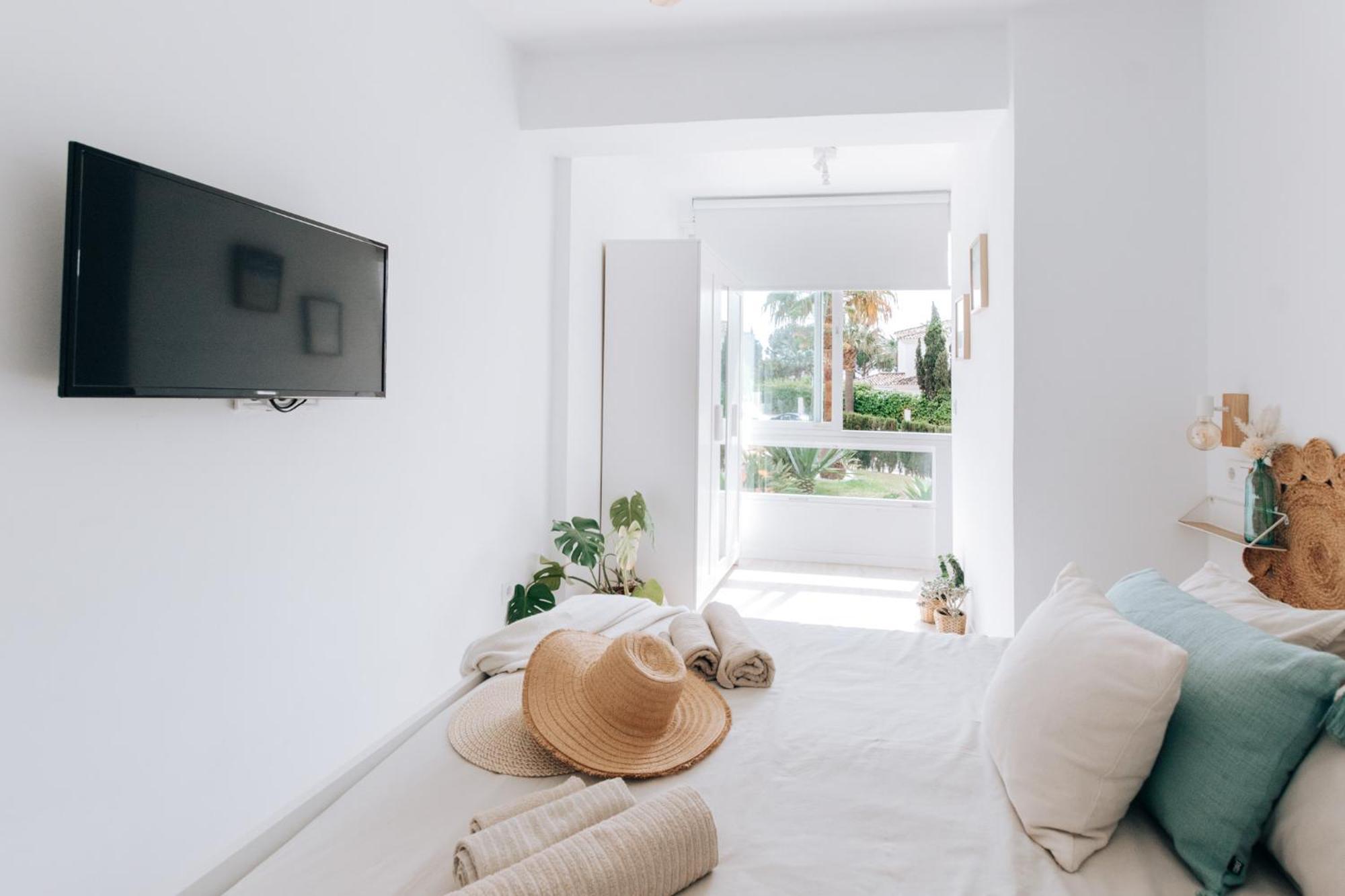 Apartamento A ESTRENAR: Piso de Diseño al lado del mar, Marbella Exterior foto
